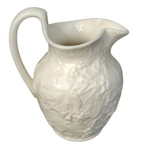 Wedgwood Strawberry & Vine 10 oz Jug